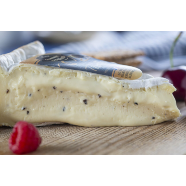 Сыр Бри с Чёрным трюфелем Brie Fromager d’Affinois With Black Truffle