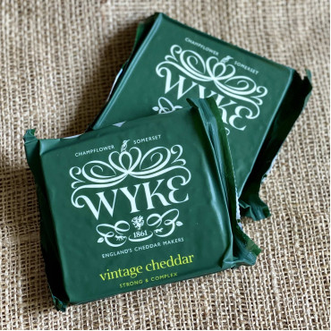 Сыр чеддер выдержанный Vintage Cheddar Wyke 200 г