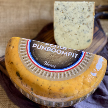 Сыр с орехами и зеленью Veenland Pesto Pijnboompit