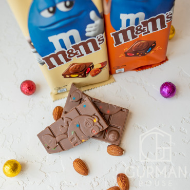 Молочный шоколад M&M's Crunchy Caramel с Хрустящей карамелью и разноцветными драже 165 г