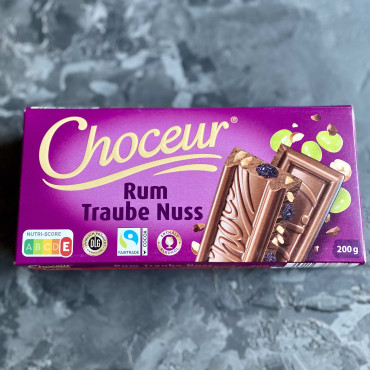 Молочный шоколад с фундуком, изюмом и ромом Choceur 200 г