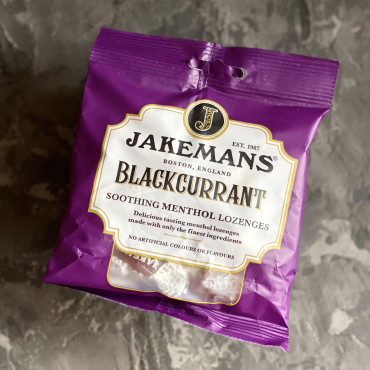 Леденцы ментоловые Jakemans с черной смородиной и мятой 73 г